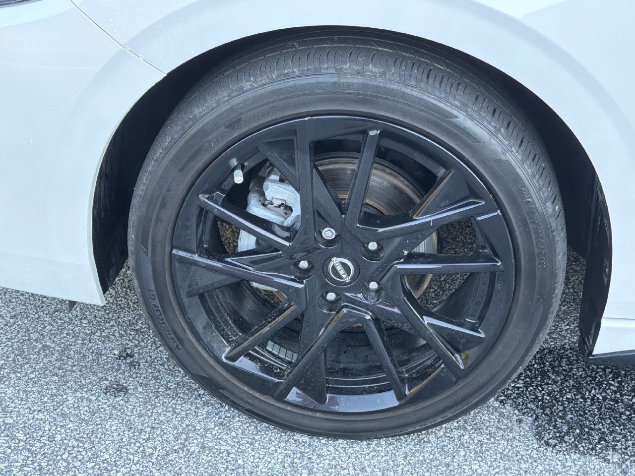 Certified 2025 Nissan Sentra SR w/ Midnight Edition FWD image 30