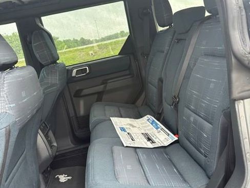 Used 2025 Ford Bronco Heritage Edition AWD/4WD image 9