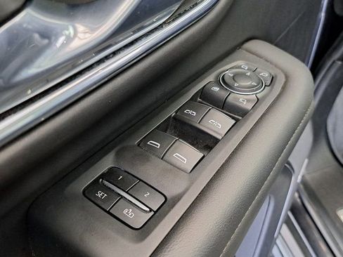 Used 2024 Chevrolet Suburban High Country image 24