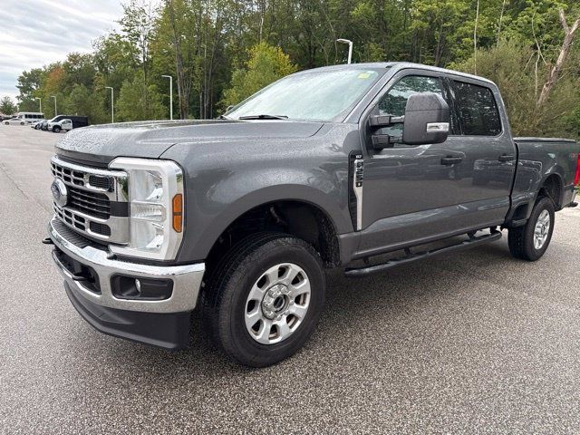 Used 2024 Ford F250 XLT AWD/4WD image 3