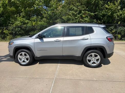 Used 2024 Jeep Compass Latitude AWD/4WD image 3