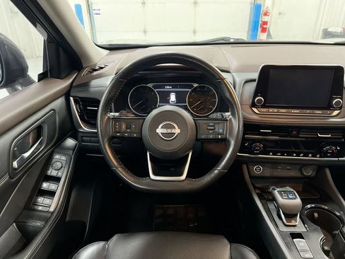 Used 2022 Nissan Rogue SV w/ SV Premium Package FWD image 11