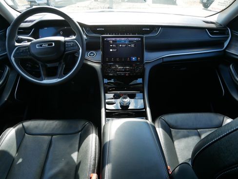 Used 2023 Jeep Grand Cherokee Limited w/ Luxury Tech Group II image 10