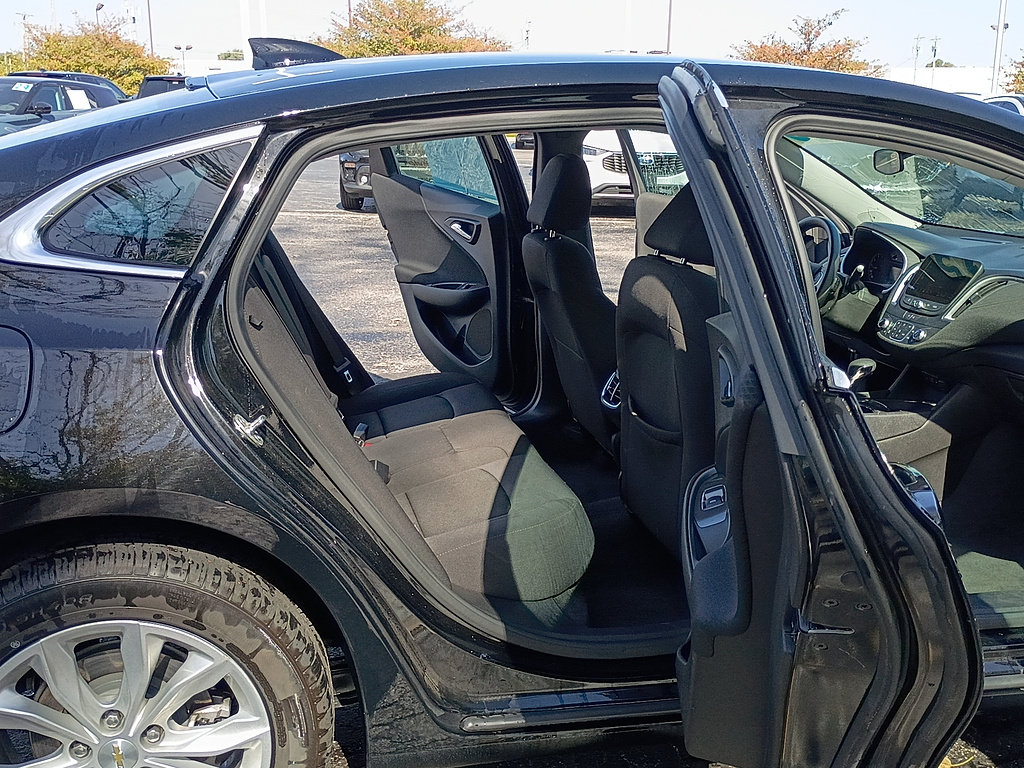 Used 2025 Chevrolet Malibu LT FWD image 14