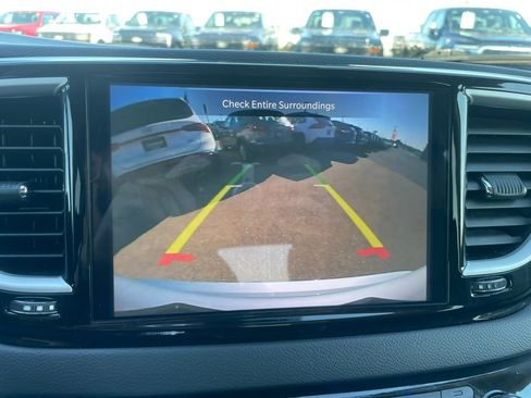 Used 2024 Chrysler Pacifica Touring-L FWD image 19