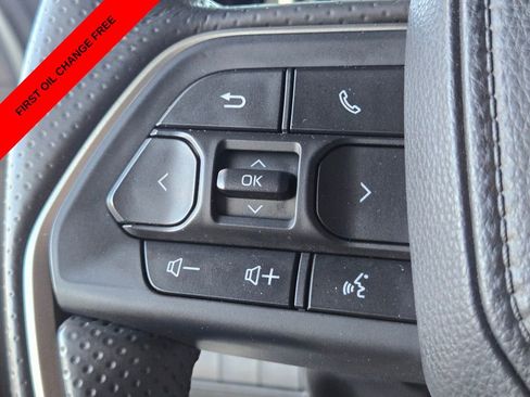 Used 2025 Toyota 4Runner SR5 AWD/4WD image 32