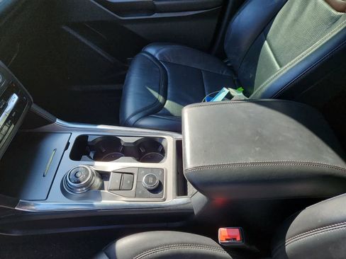 Used 2020 Ford Explorer Platinum w/ Premium Technology Package image 11