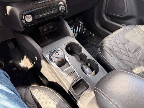 Used 2024 Ford Escape Platinum w/ Premium Technology Package AWD/4WD image 25