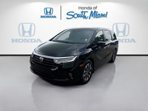 Certified 2024 Honda Odyssey EX-L image 3