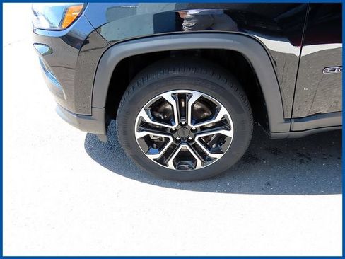 Used 2023 Jeep Compass Limited w/ Sun and Sound Group AWD/4WD image 4