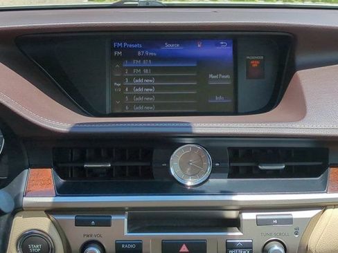 Used 2018 Lexus ES 350 w/ Luxury Package w/Wood Trim FWD image 16