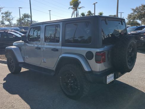 Used 2019 Jeep Wrangler Unlimited Sahara w/ Safety Group image 7