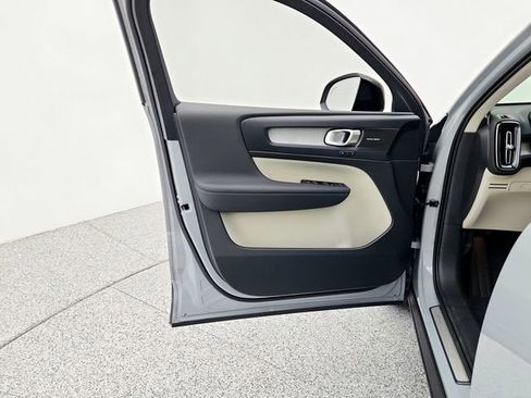 New 2026 Volvo XC40 B5 Ultra w/ Climate Package image 23