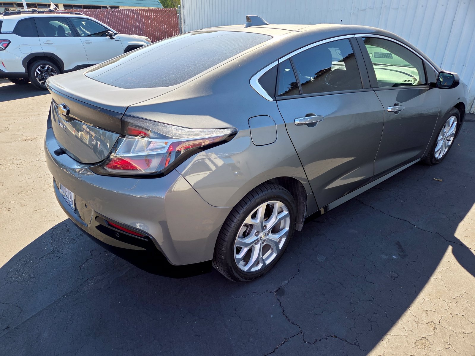 Used 2017 Chevrolet Volt Premier w/ Driver Confidence II Package FWD image 5