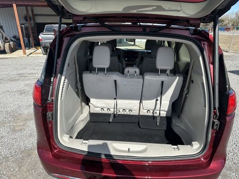 Used 2017 Chrysler Pacifica Touring-L Plus w/ Advanced Safetytec Group image 23