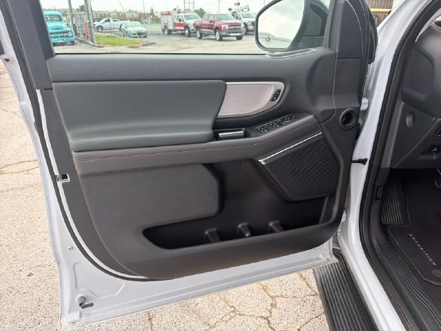 Used 2025 Ford Expedition Max Active AWD/4WD image 9