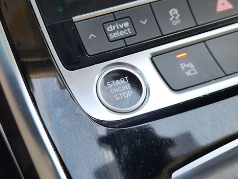 Used 2023 Audi Q8 Premium AWD/4WD image 22