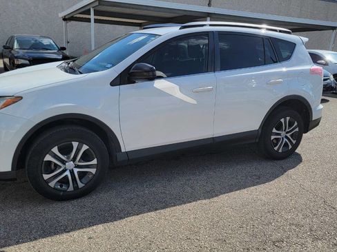 Used 2017 Toyota RAV4 LE image 9