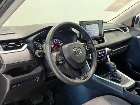 Used 2019 Toyota RAV4 XLE w/ Convenience Package FWD image 14