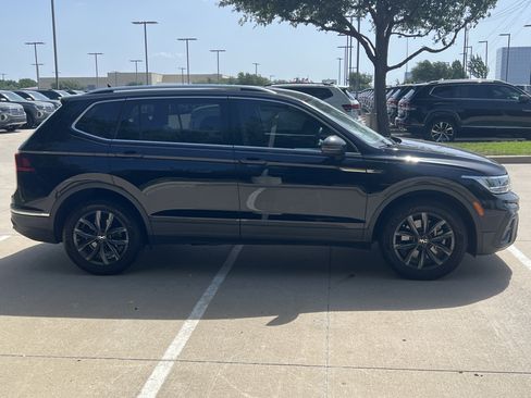 Certified 2022 Volkswagen Tiguan SE FWD image 10