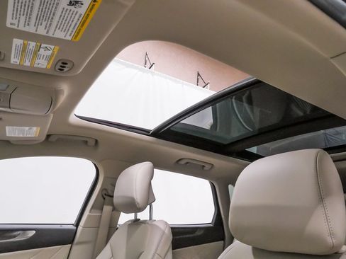 Used 2018 Lincoln MKC Reserve FWD image 10