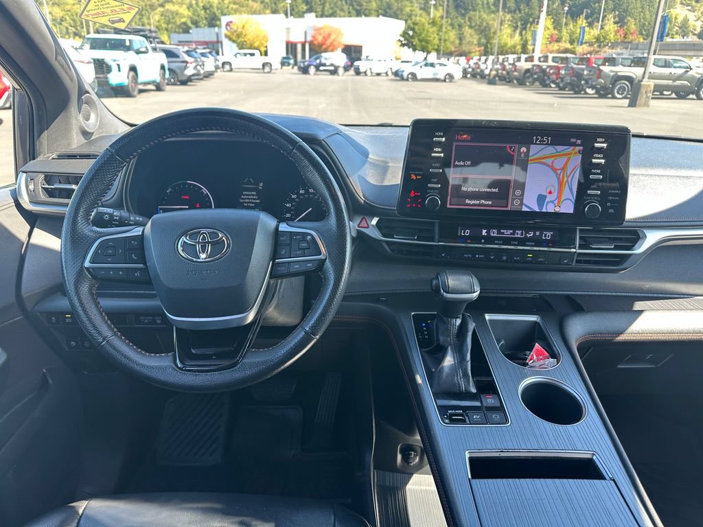 Used 2022 Toyota Sienna XSE w/ XSE Plus Package FWD image 16