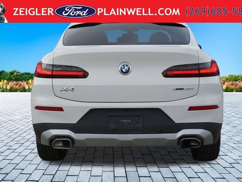 Used 2025 BMW X4 xDrive30i w/ Premium Essential Package AWD/4WD image 4