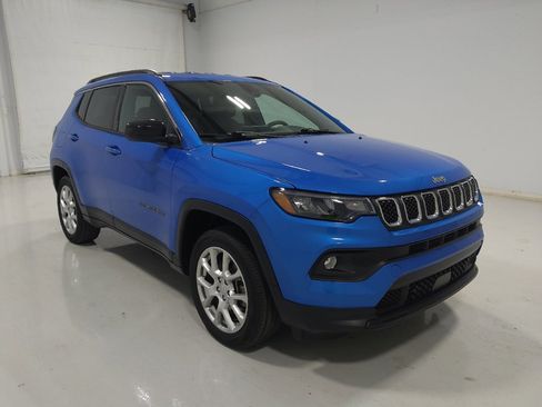 Used 2023 Jeep Compass Latitude AWD/4WD image 13