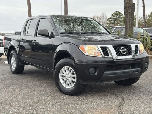 Used 2019 Nissan Frontier SV image 2