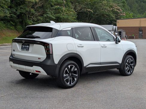 Used 2025 Nissan Kicks SR FWD image 9