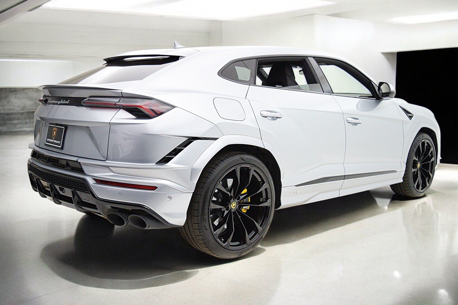 Used 2023 Lamborghini Urus S AWD/4WD image 9