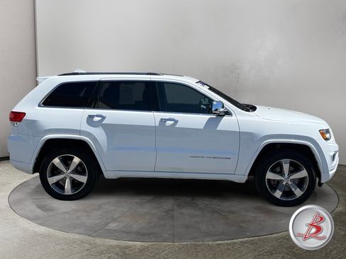 Used 2016 Jeep Grand Cherokee Overland w/ Advanced Technology Group AWD/4WD image 8