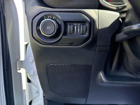 Used 2020 Jeep Wrangler Unlimited Sahara w/ Dual Top Group AWD/4WD image 19