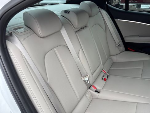 Used 2023 Genesis G70 2.0T image 18