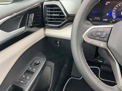 New 2025 Volkswagen Taos S image 18