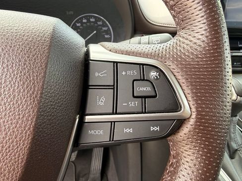 Used 2023 Toyota Sienna Platinum AWD/4WD image 25