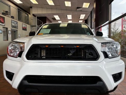 Used 2014 Toyota Tacoma 2WD Regular Cab image 3