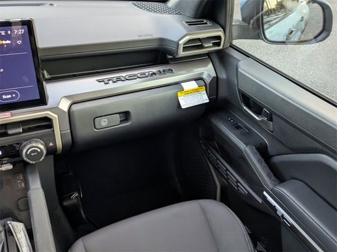 Used 2026 Toyota Tacoma TRD Off-Road image 18