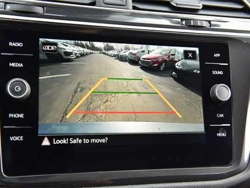 Certified 2024 Volkswagen Tiguan SE image 13