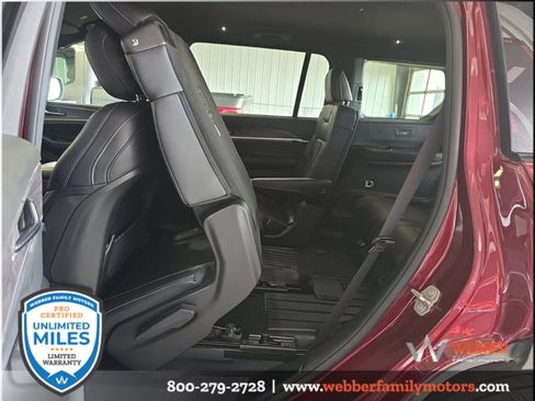 Used 2024 Jeep Grand Cherokee L Limited w/ Black Appearance Package AWD/4WD image 15