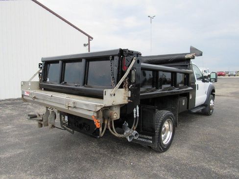 Used 2015 Ford F550 2WD Regular Cab Super Duty image 3
