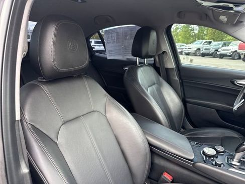 Used 2019 Alfa Romeo Giulia w/ Quick Order Package 22K Sport RWD image 27