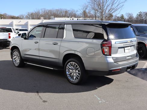 Certified 2024 Chevrolet Suburban LT w/ LT Signature Package image 8