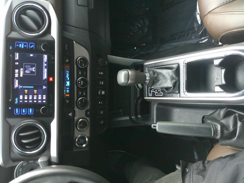 Used 2018 Toyota Tacoma Limited image 26