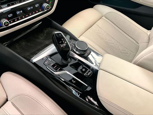 Used 2023 BMW 530i w/ Premium Package RWD image 15