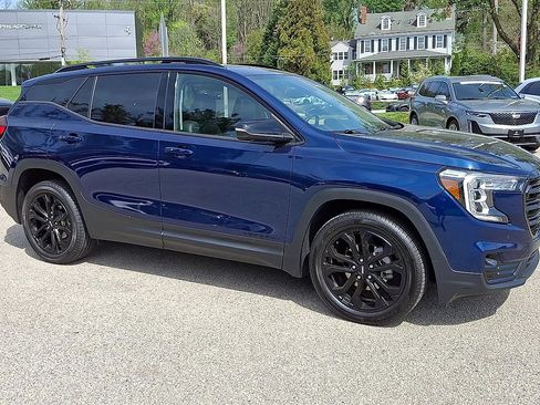Certified 2022 GMC Terrain SLT w/ Tech Package AWD/4WD image 2