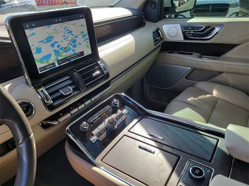 Used 2021 Lincoln Navigator Reserve image 21