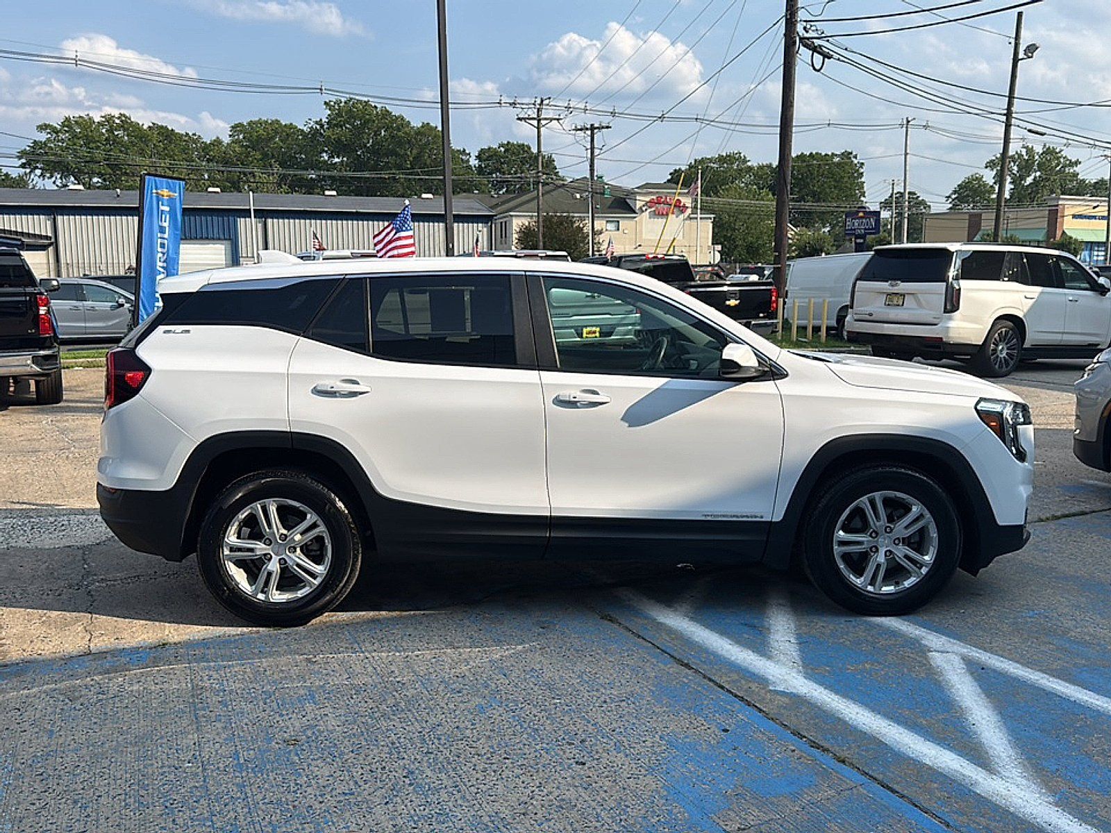 Used 2024 GMC Terrain SLE FWD image 9