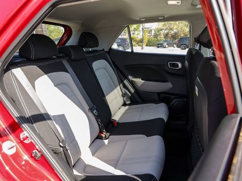 Used 2025 Hyundai Venue SEL FWD image 23