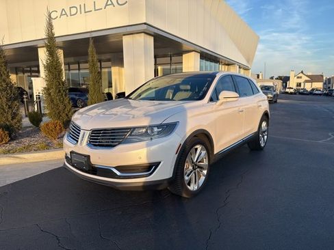 Used 2017 Lincoln MKX Reserve w/ Driver Assistance Package image 4